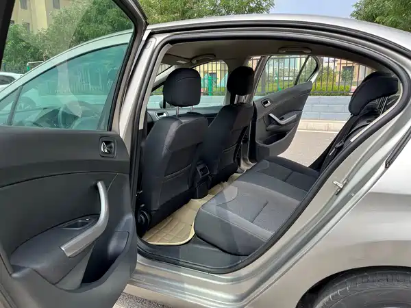Peugeot 408 2012