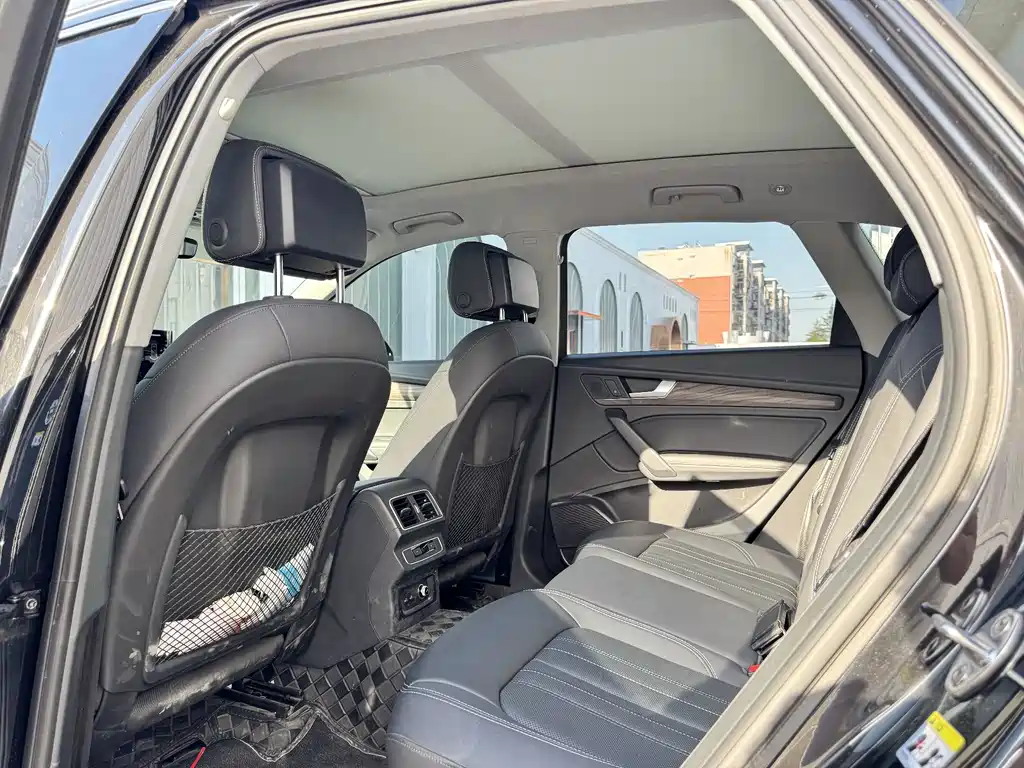 Audi Q5L 2023 — фото 13
