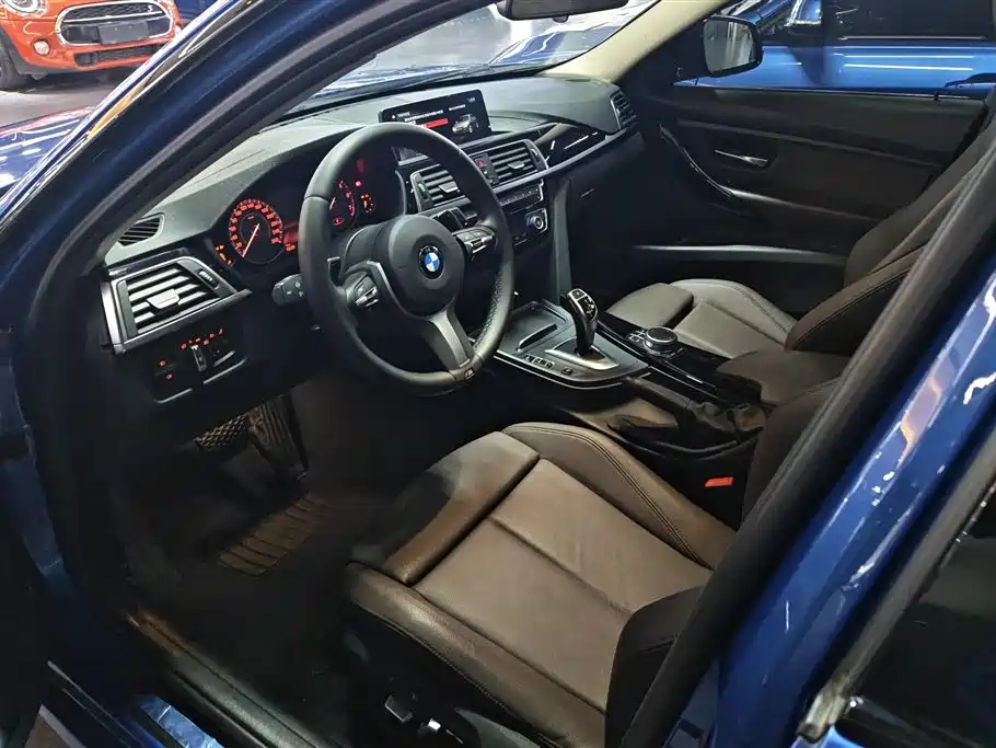 BMW 3 Series 2019 — фото 9