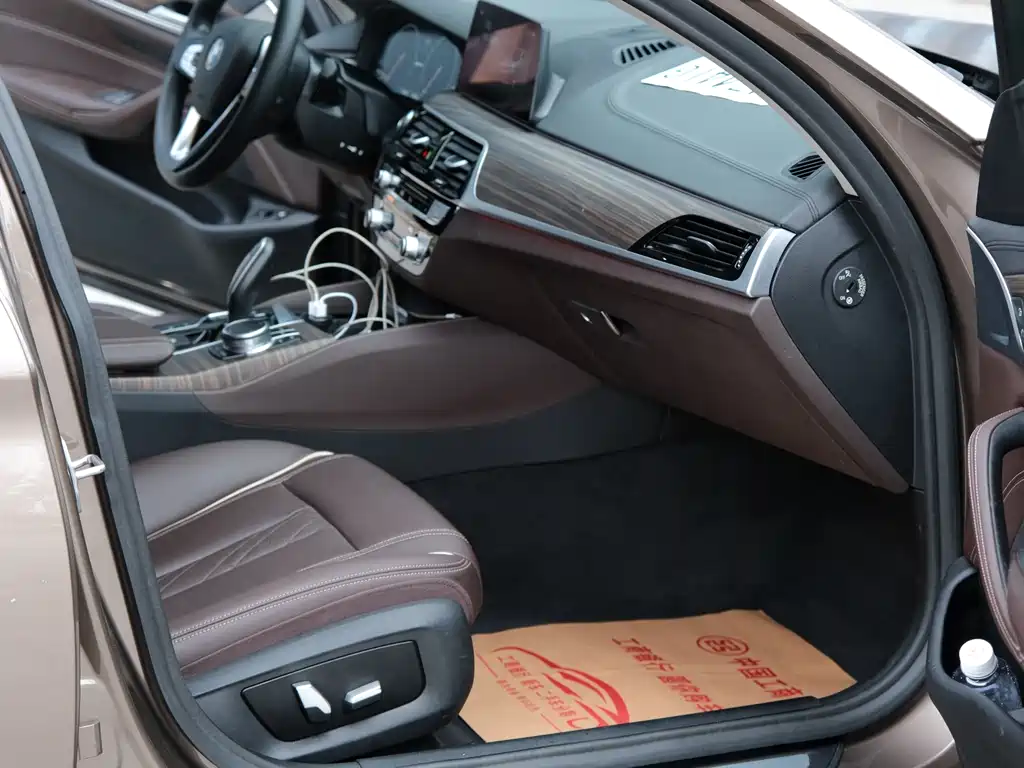 BMW 5 Series New Energy 2019 — фото 13