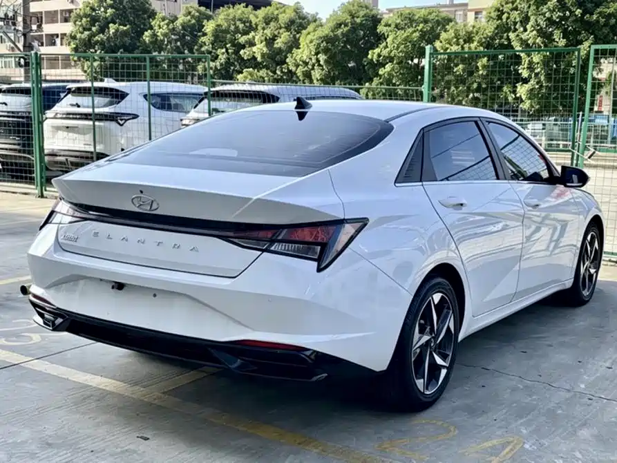 Hyundai Elantra 2022 — фото 22