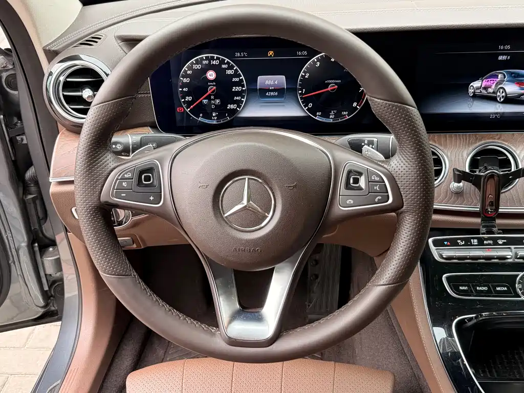 Mercedes-Benz E-Class 2017 — фото 9