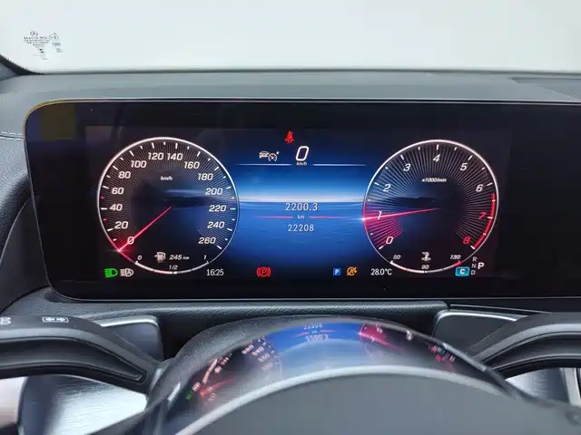 Mercedes-Benz GLB 2023