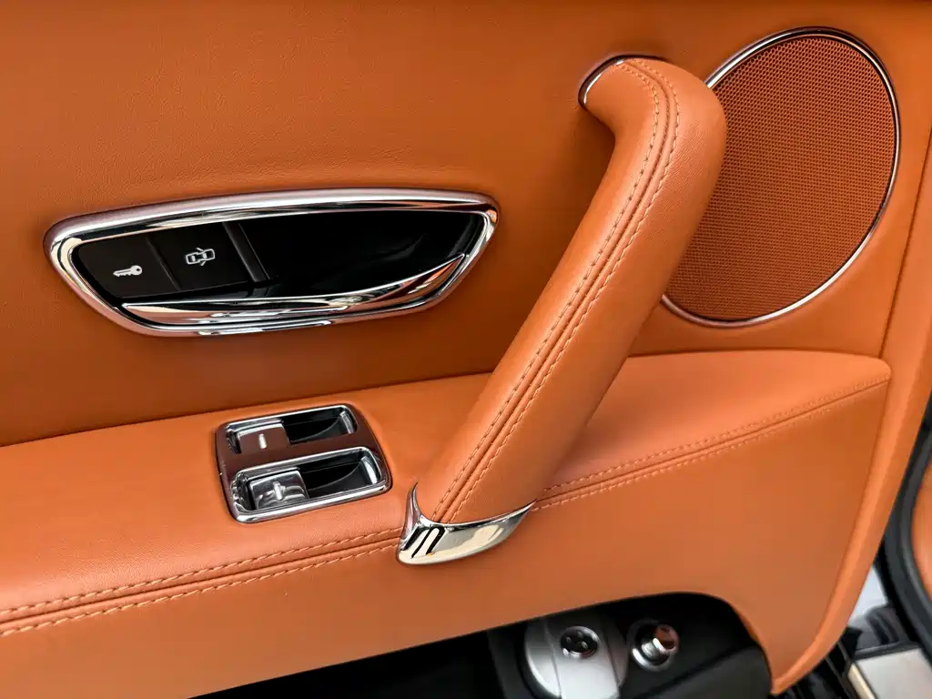 Bentley Flying Spur 2015 — фото 16