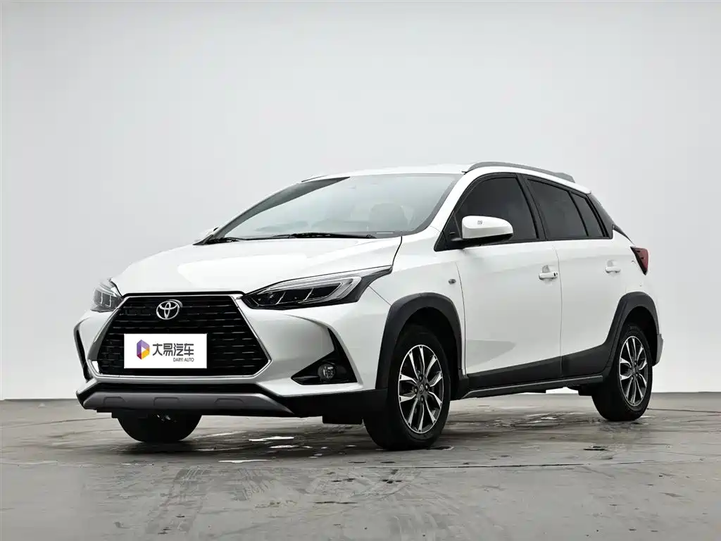 Toyota Yaris L 2022 — фото 1