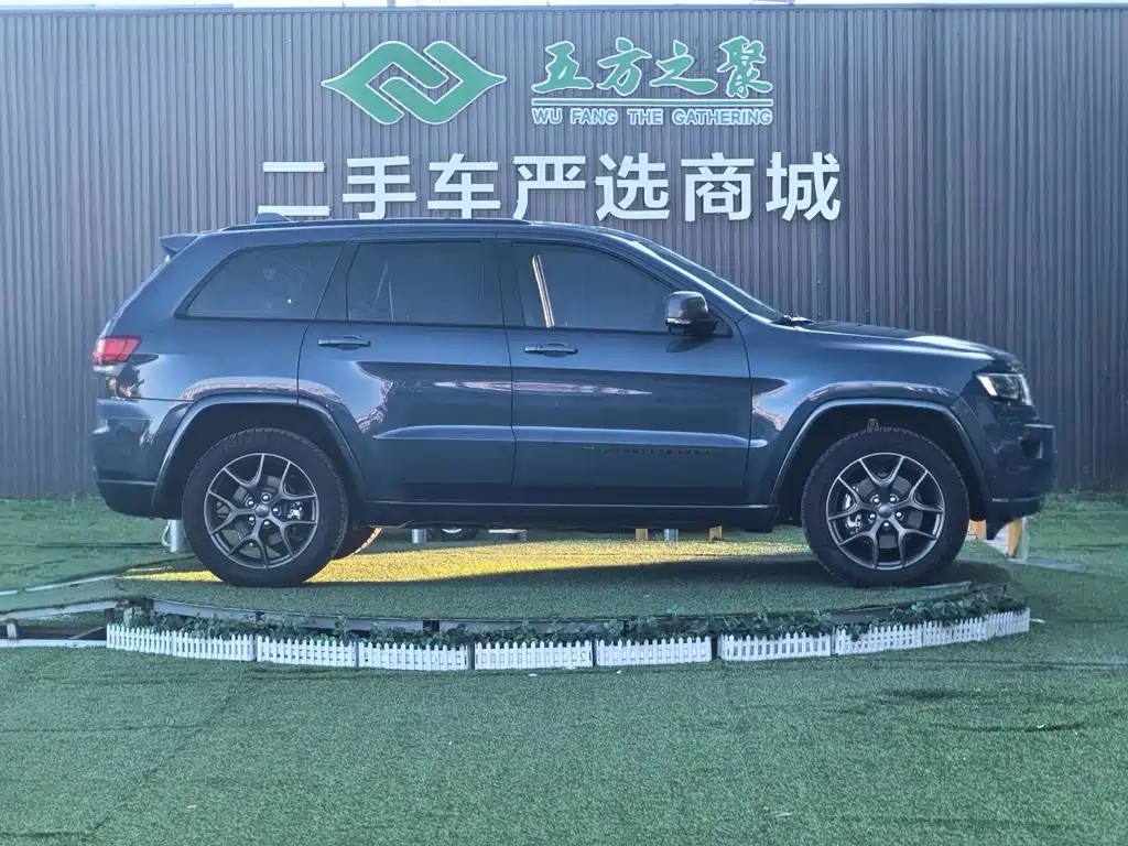 Jeep Grand Cherokee 2021 — фото 4