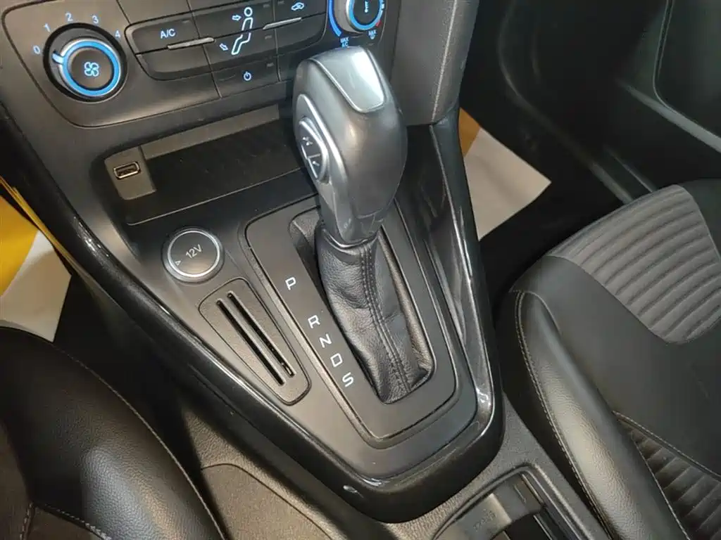 Ford Focus 2018 — фото 14