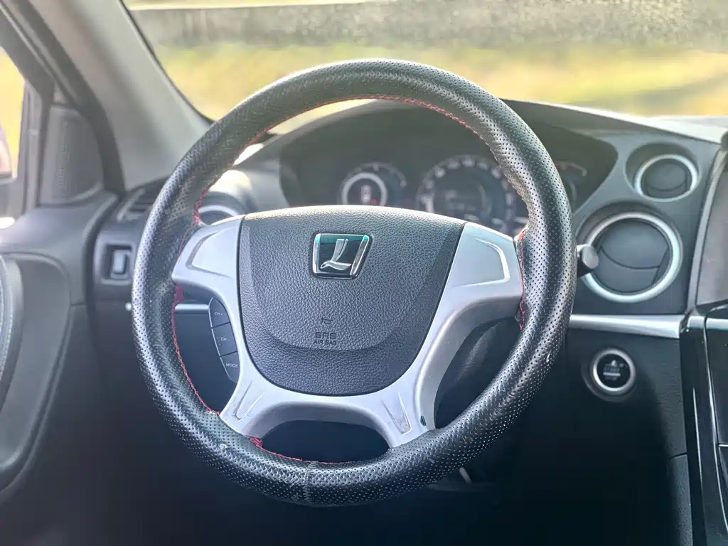Luxgen Big 7 SUV 2017 — фото 30