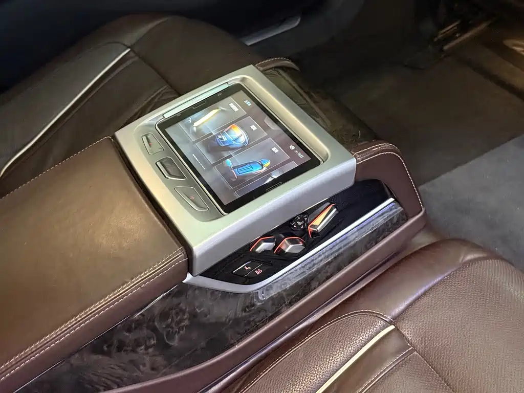 BMW 7 Series 2017 — фото 16
