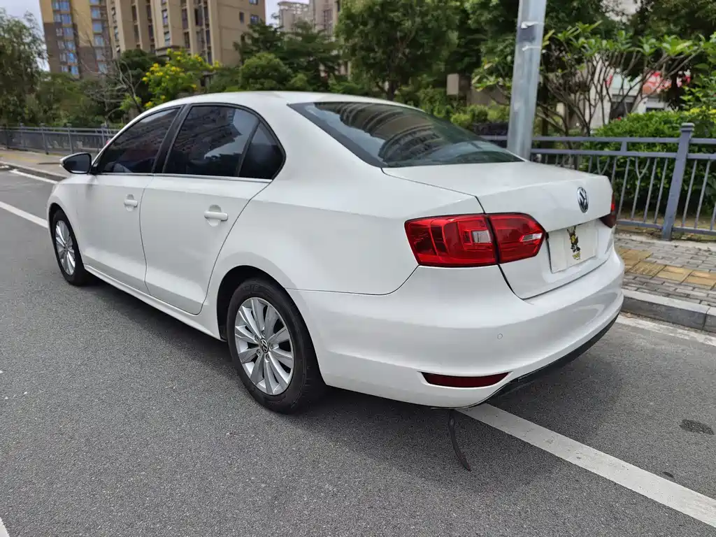 Volkswagen Sagitar 2014