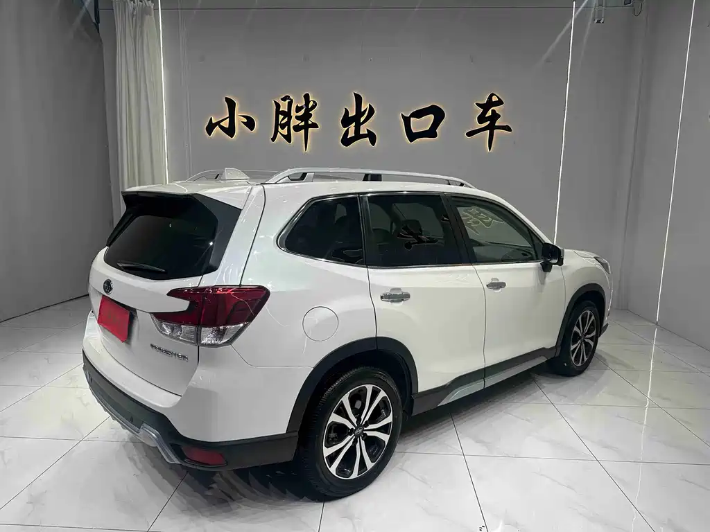 Subaru Forester 2022 — фото 4
