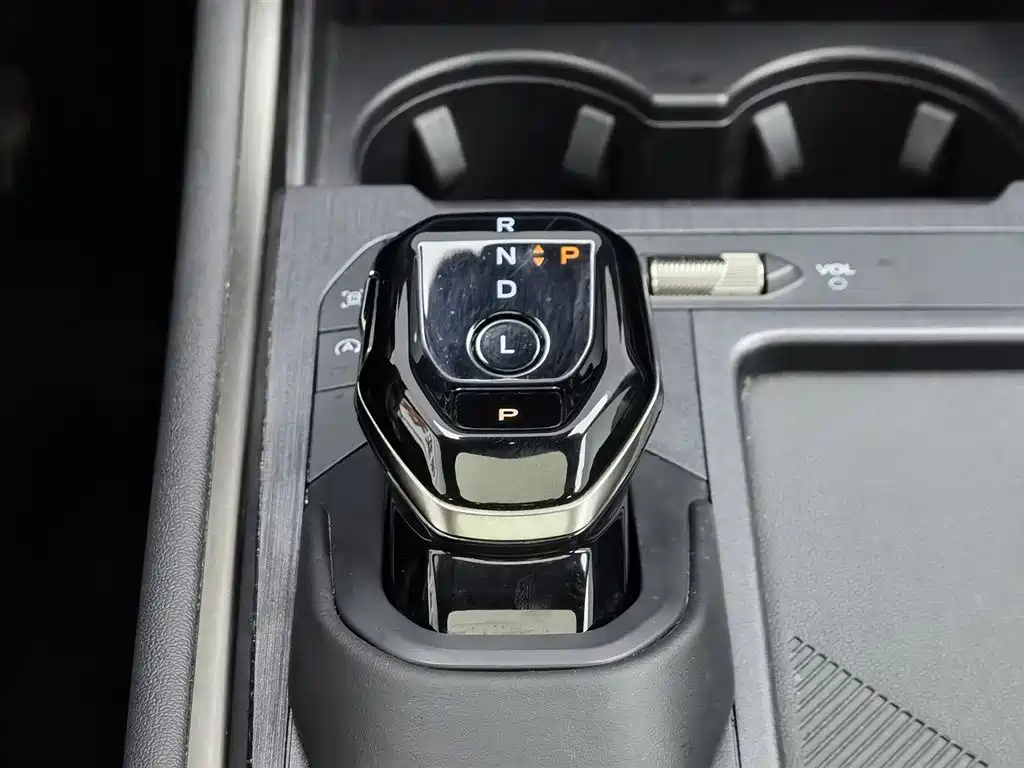 Ford Edge 2023 — фото 13