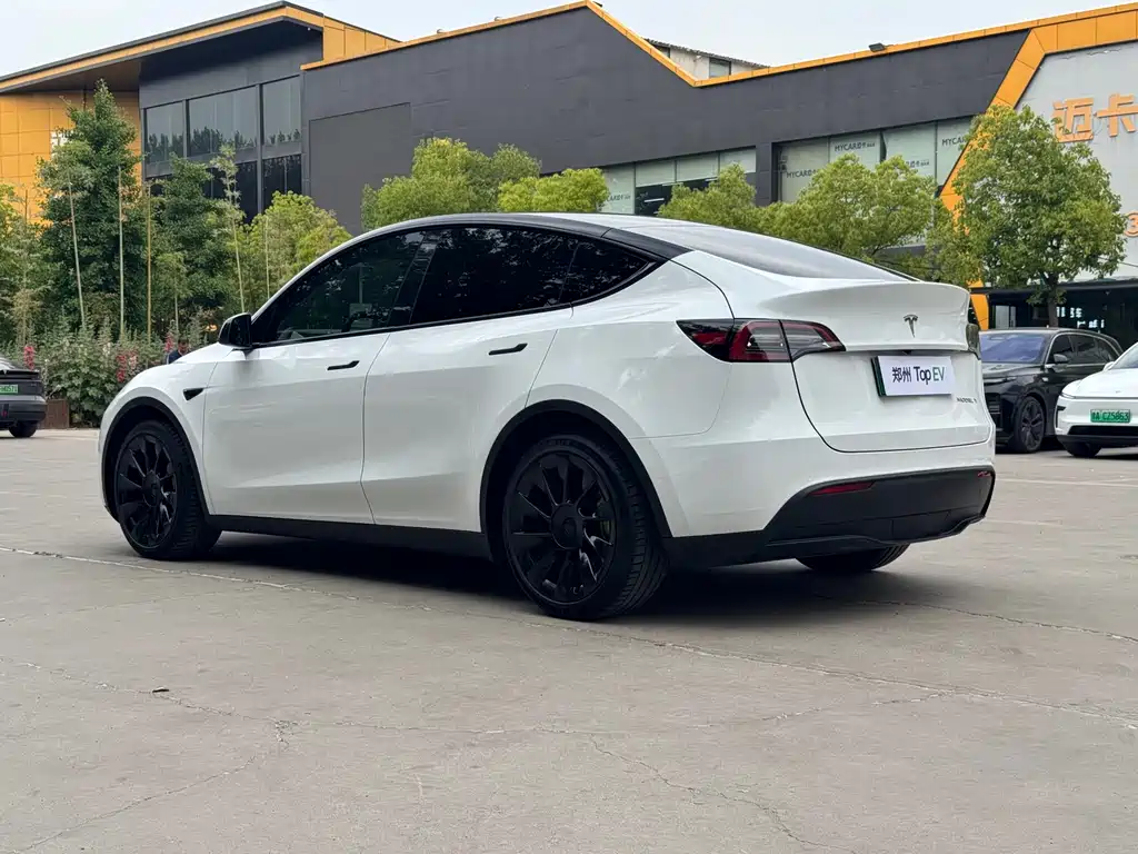 Tesla Model Y 2022 — фото 15