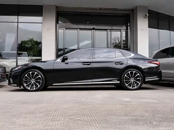 Lexus LS 2021