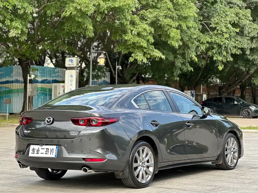 Mazda 3 Axela 2021 — фото 15