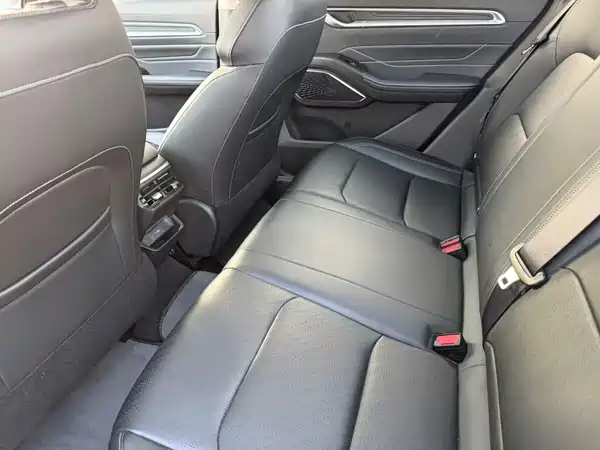 Geely Emgrand 2022