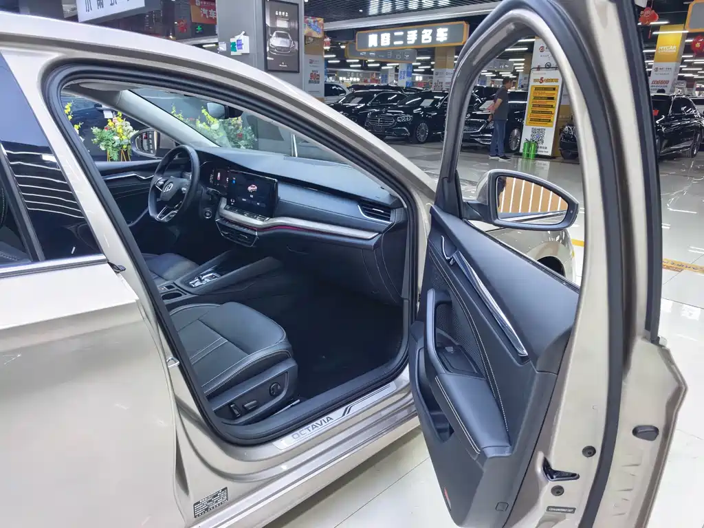 Skoda Octavia 2021 — фото 11