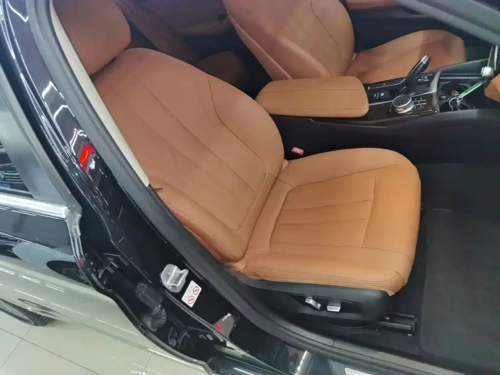 BMW 5 Series 2017 — фото 25