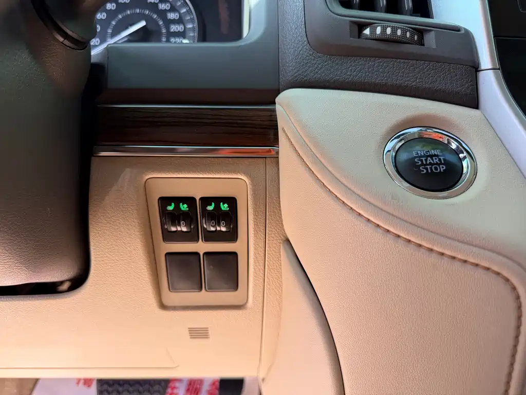 Toyota Land Cruiser 2020 — фото 11