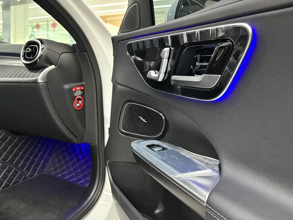 Mercedes-Benz C-Class 2023 — фото 14