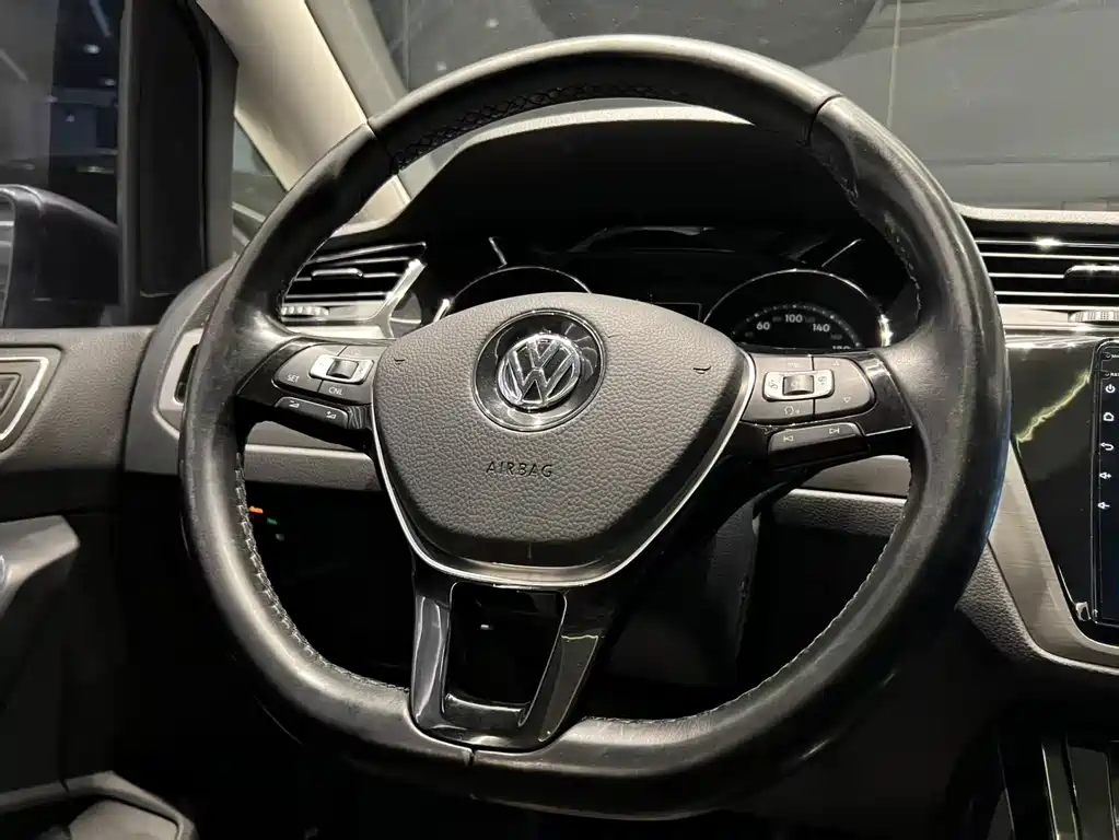 Volkswagen Touran 2020 — фото 8