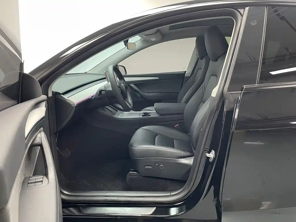 Tesla Model Y 2023 — фото 10