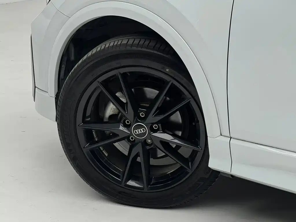 Audi Q2L 2022 — фото 10
