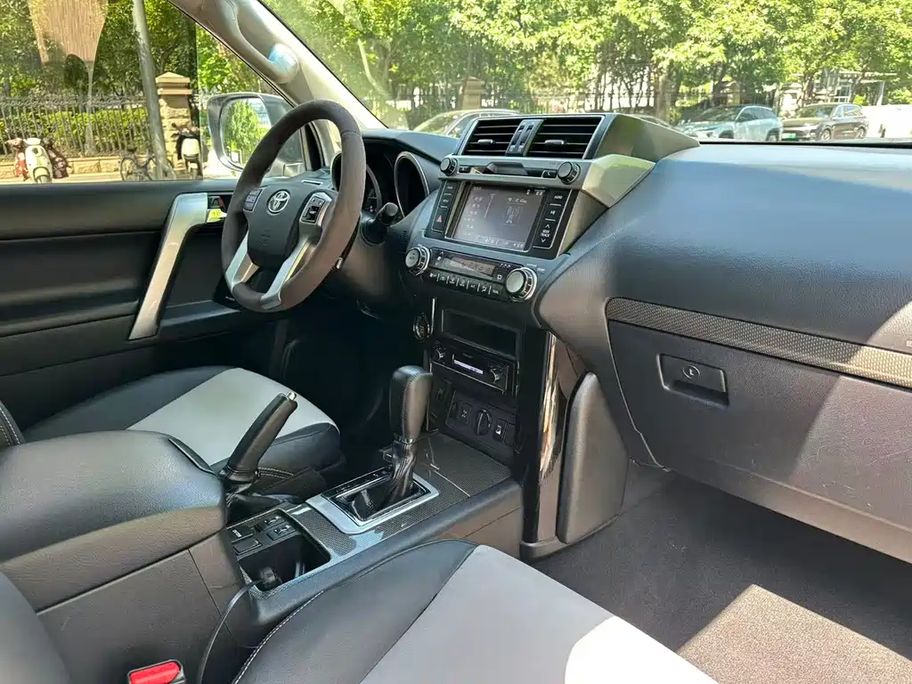 Toyota Prado 2015 — фото 13