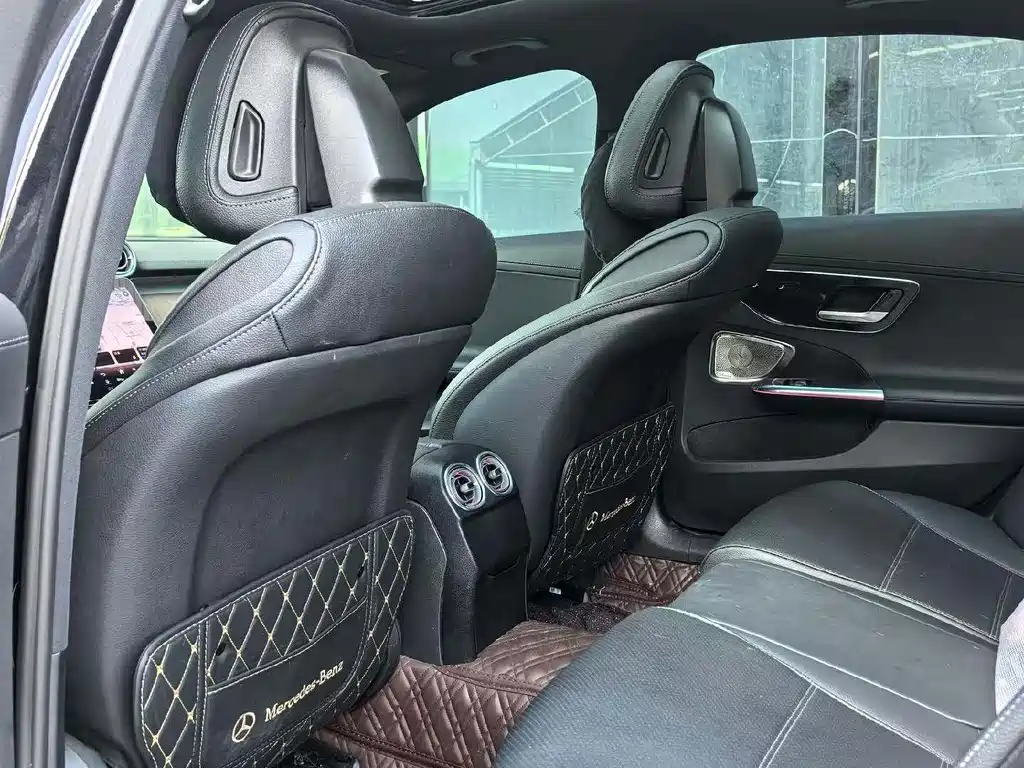 Mercedes-Benz C-Class 2023 — фото 9