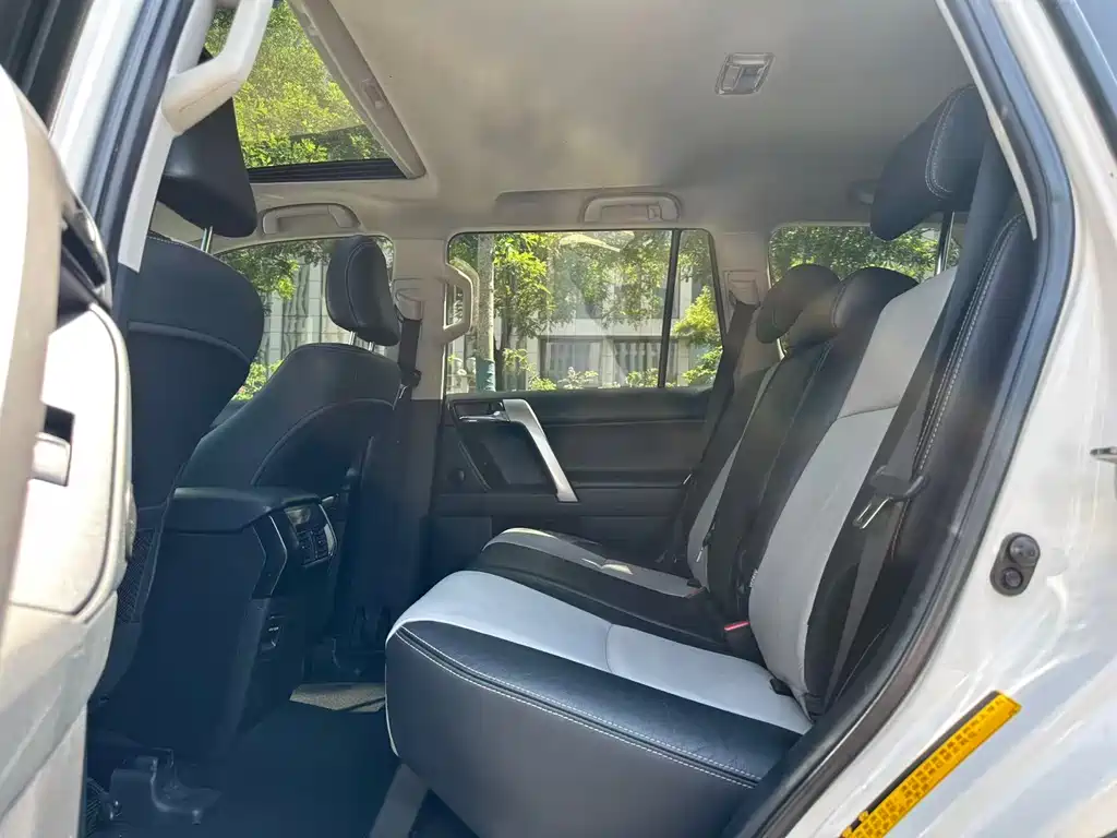 Toyota Prado 2015 — фото 11