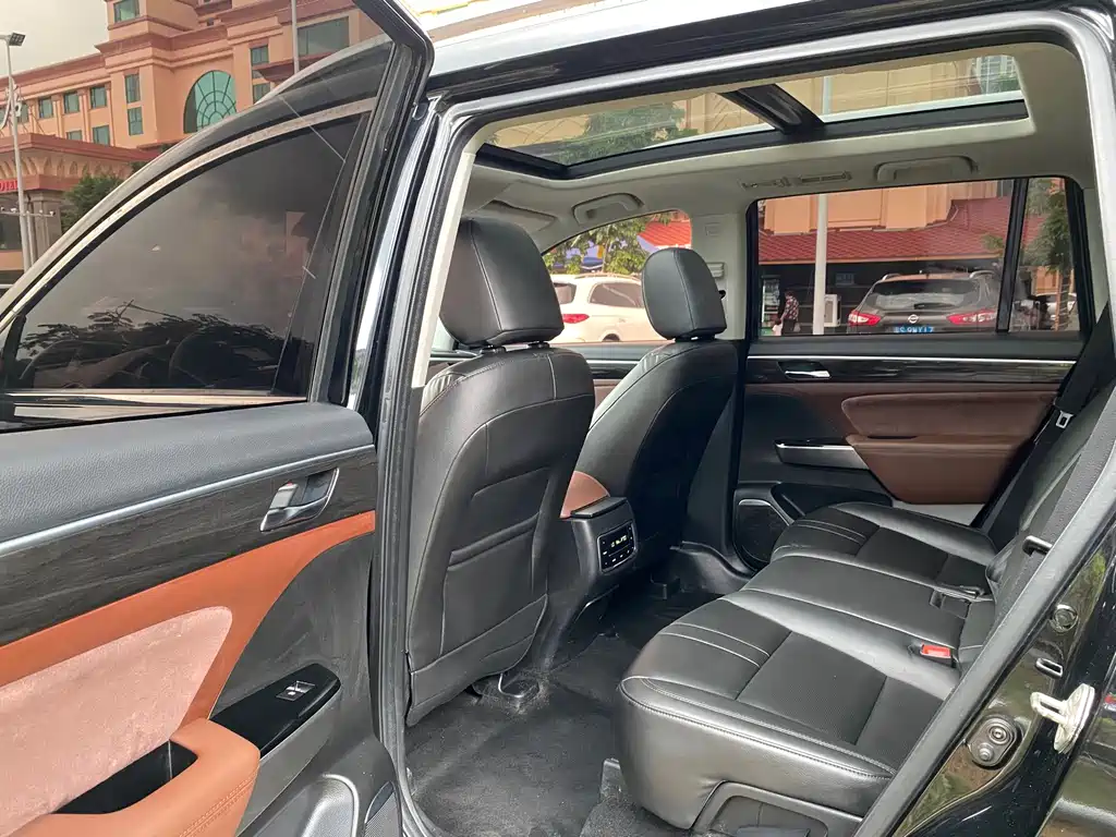 GAC Trumpchi GS8 2018 — фото 17