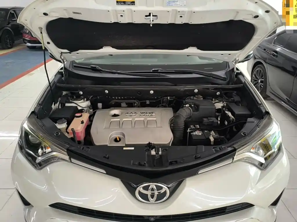 Toyota RAV4 2018 — фото 20