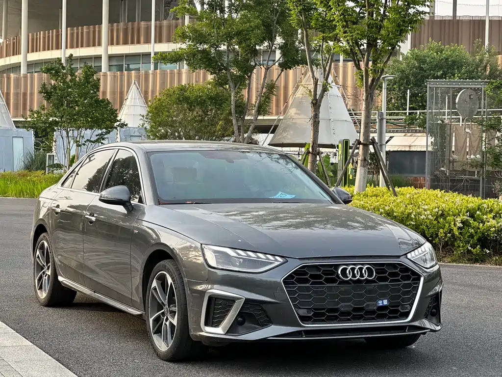 Audi A4L 2023 — фото 3