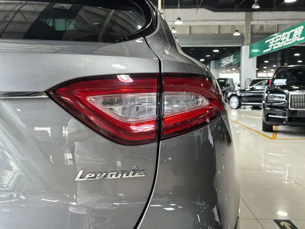 Maserati Levante 2019 — фото 12