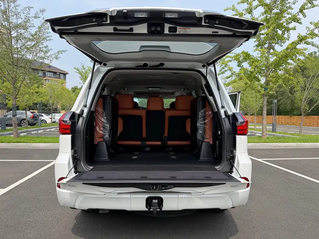 Lexus LX 2017 — фото 14