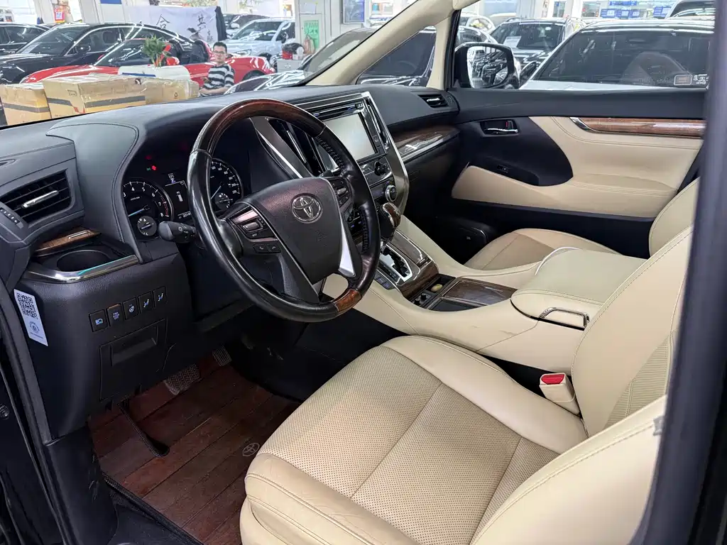 Toyota Alphard 2017 — фото 4