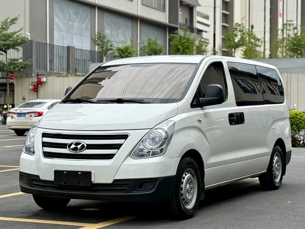 Hyundai H-1 2016 — фото 1