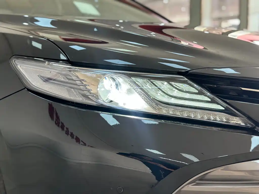 Toyota Camry 2018 — фото 4