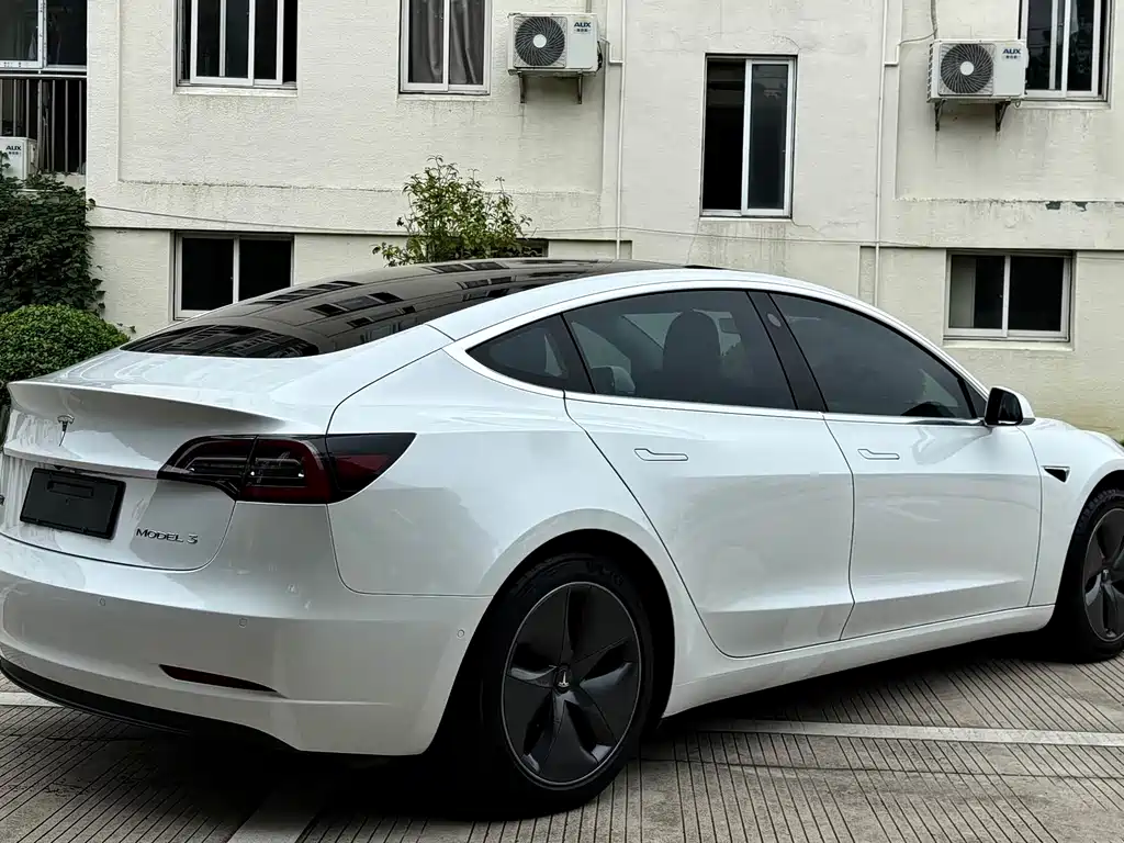 Tesla Model 3 2019 — фото 11