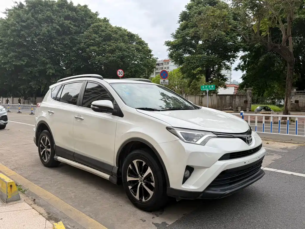 Toyota RAV4 2017 — фото 3