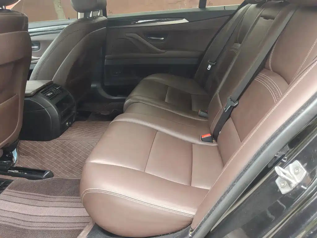 BMW 5 Series 2016 — фото 18