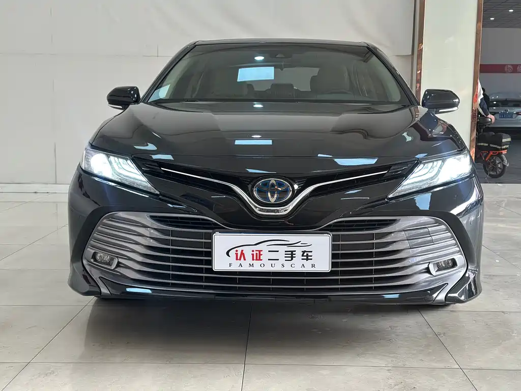 Toyota Camry 2018 — фото 2