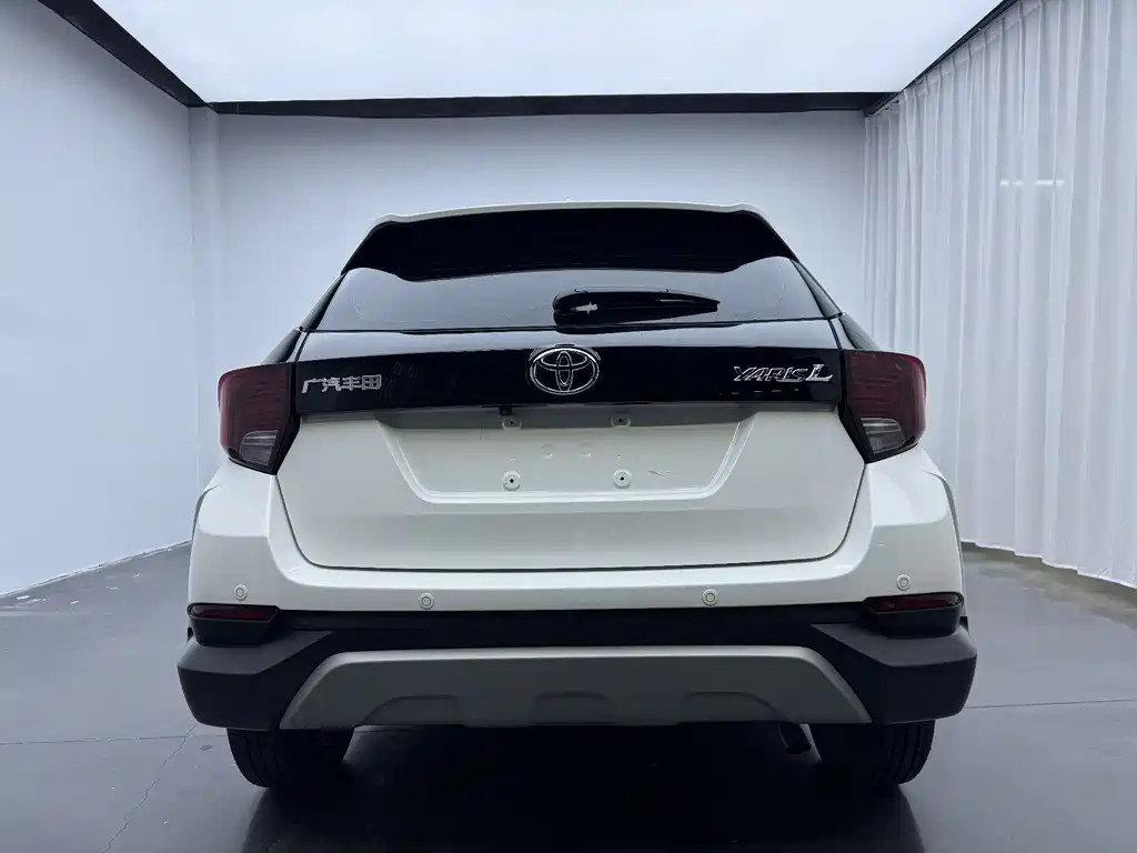 Toyota Yaris L 2023 — фото 9
