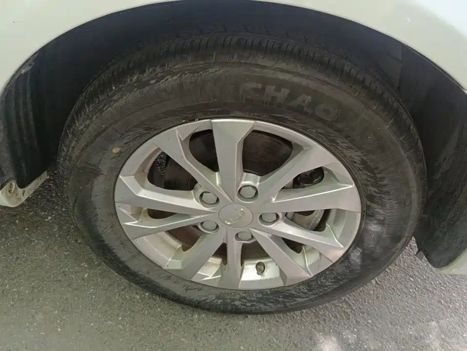 Geely Emgrand 2021