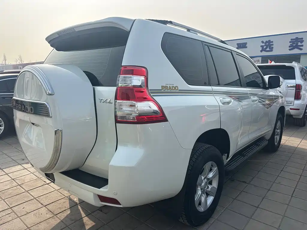Toyota Prado 2015 — фото 15