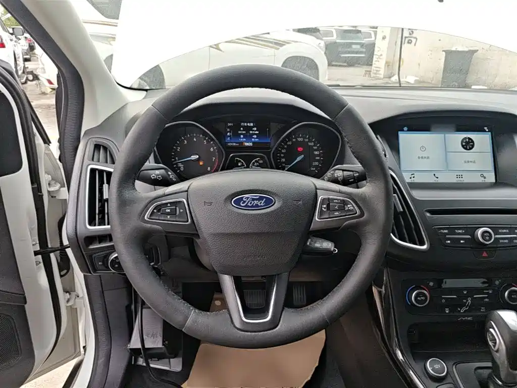 Ford Focus 2019 — фото 11