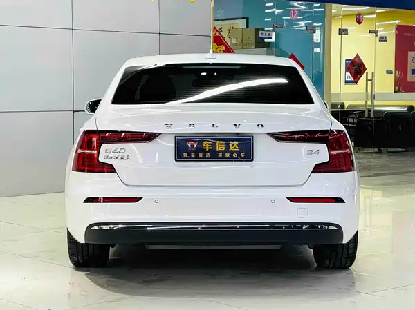 Volvo S60 2023