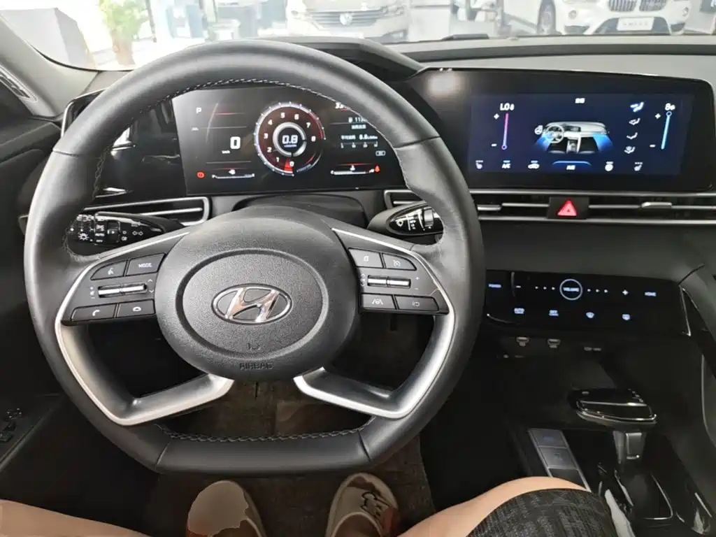 Hyundai Elantra 2022 — фото 10