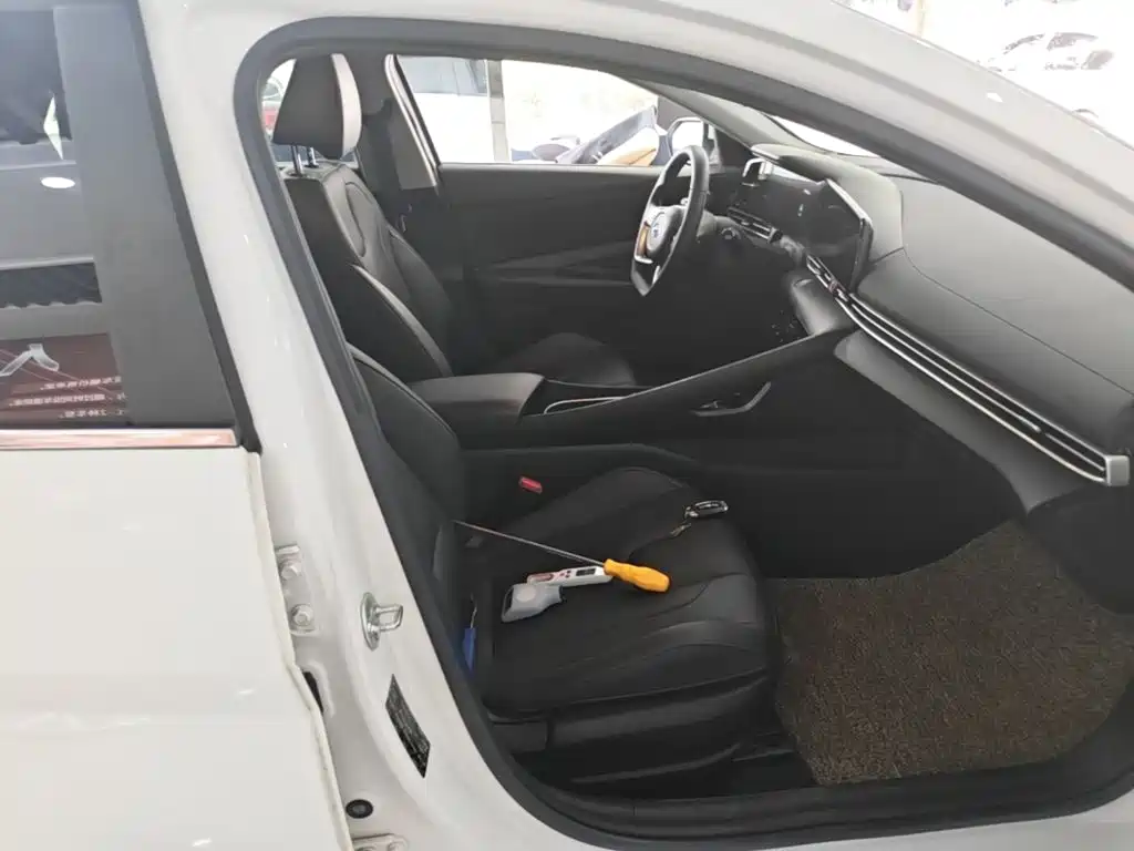 Hyundai Elantra 2022 — фото 25