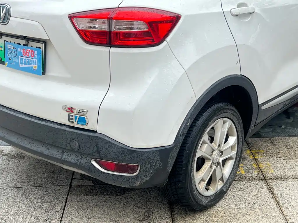 Changan CS15EV 2018 — фото 10